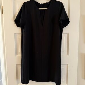 Chic Black Short Sleeve Shift Dress